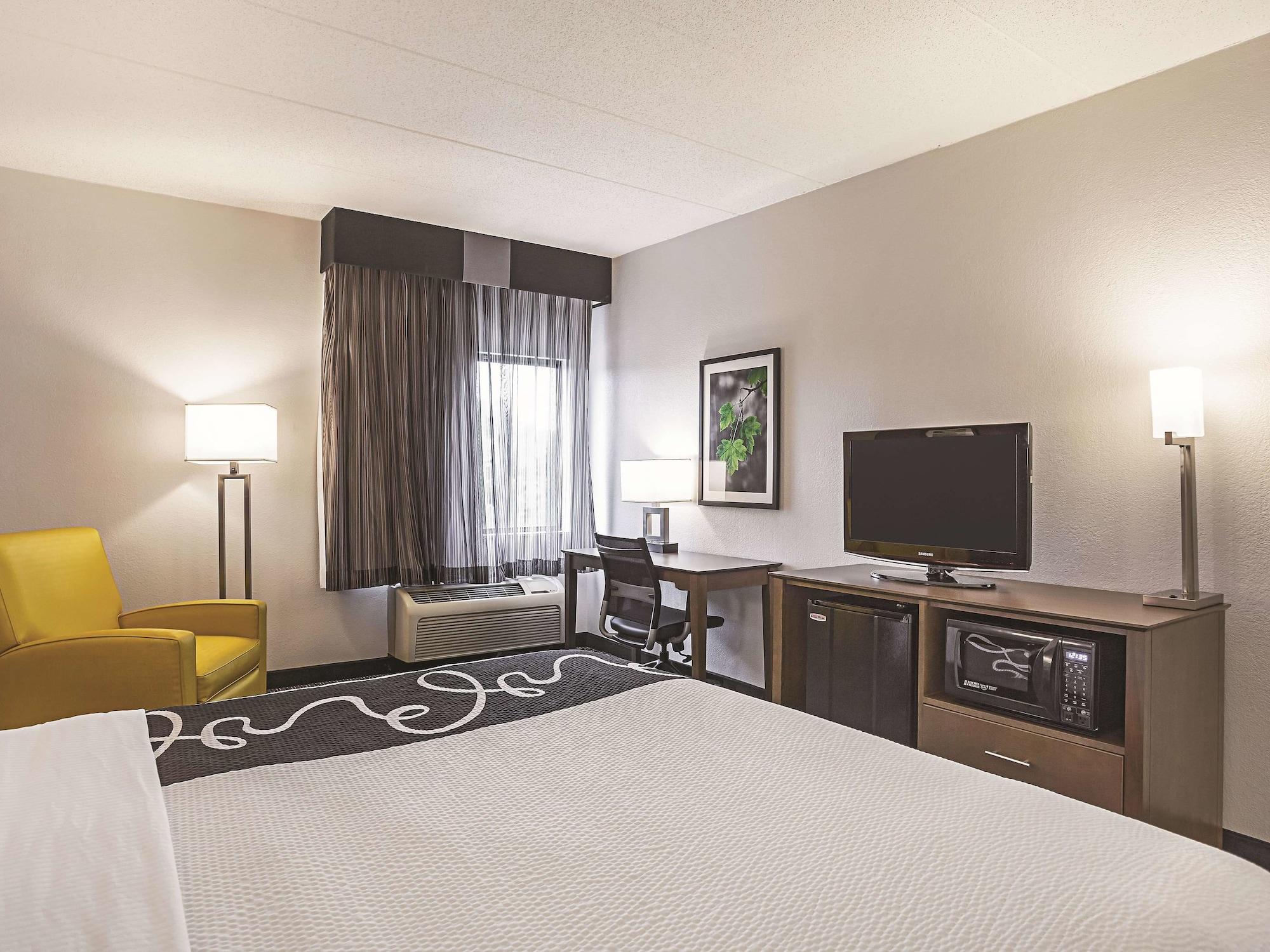 La Quinta By Wyndham Virginia Beach Exterior photo